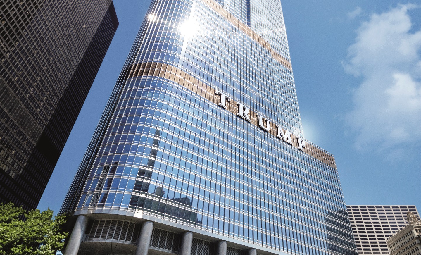 Trump tower. Трамп Тауэр. Трамп Тауэр Нью-Йорк. Башня Трамп Тауэр в Нью Йорке. Небоскреб Трамп Тауэр.