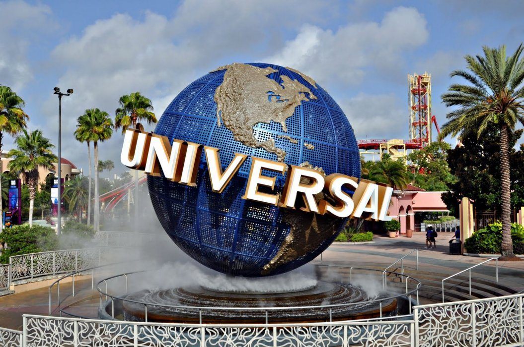 where is the aventura hotel located in universal studios