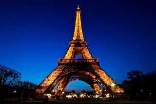 photos of eiffel tower at night illegal