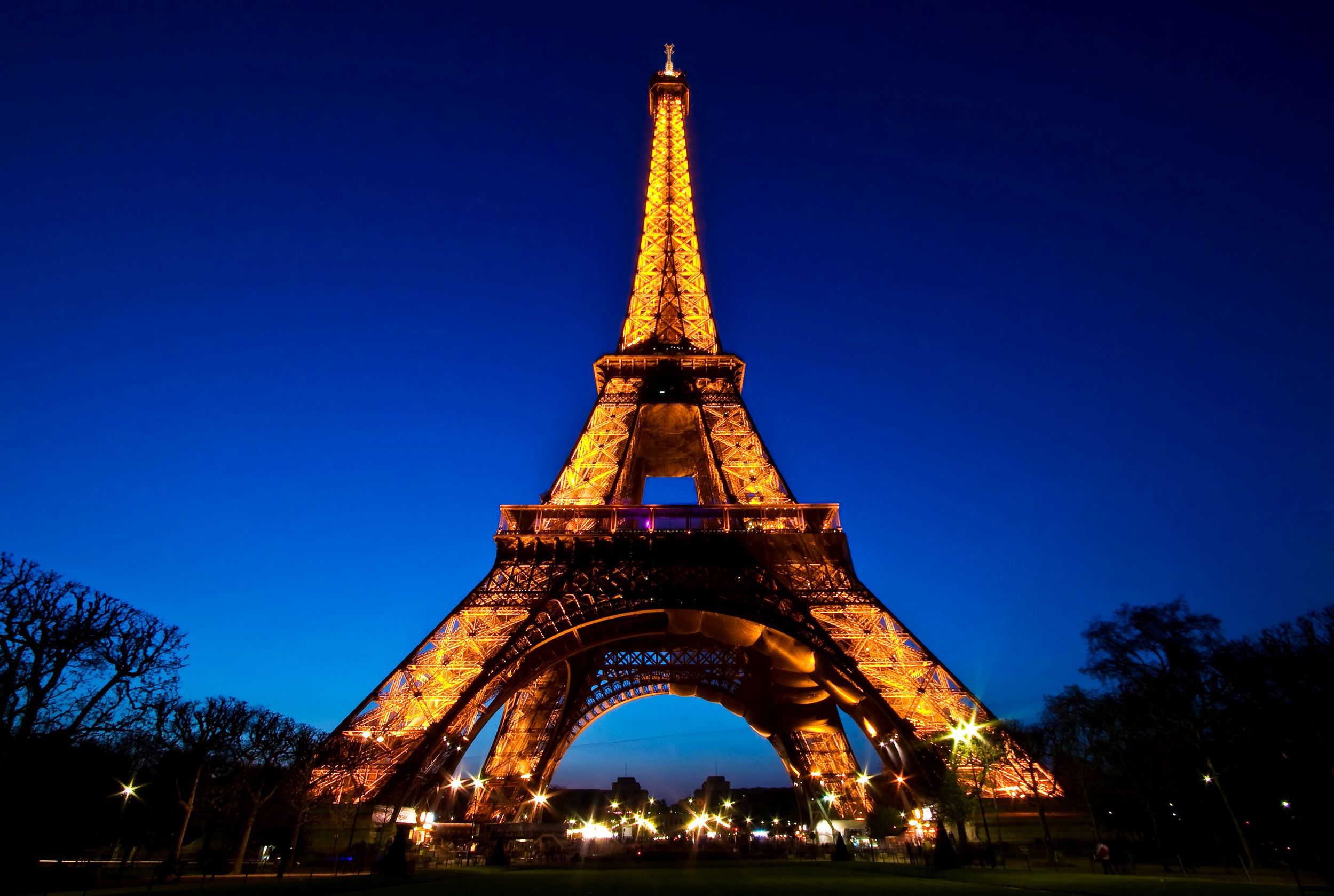 Photograph Eiffel Tower at Night is Illegal ?